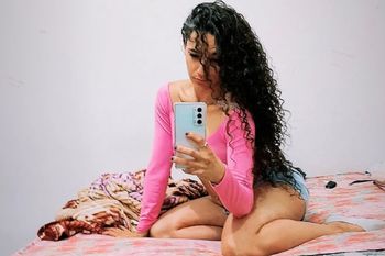 nude sabrinabibi posting latina selfie