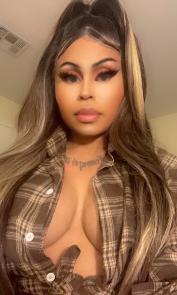 nude salvadoreanbarbie leaking latina selfie