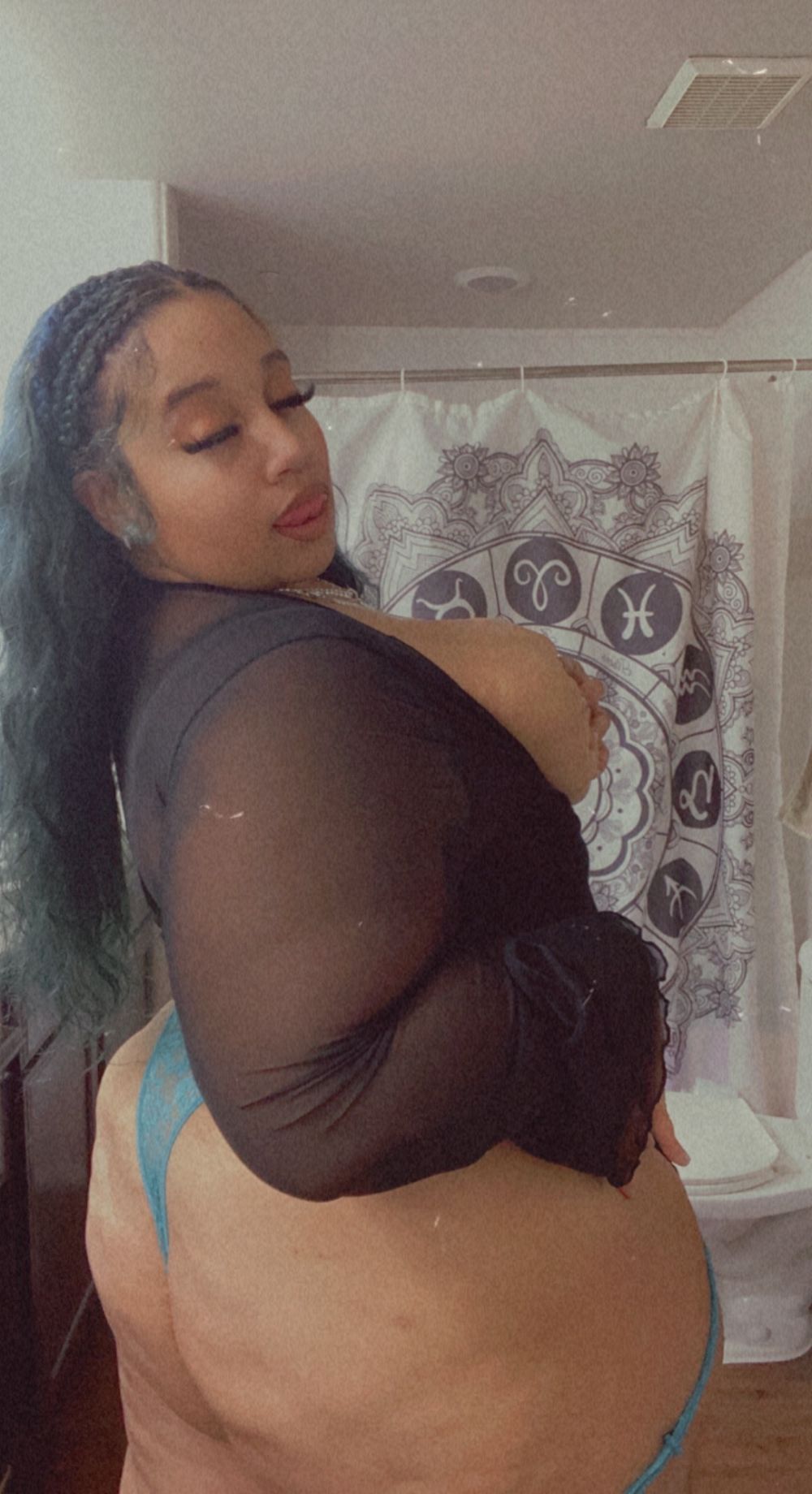 sapphiiireee OnlyFans recording big ass