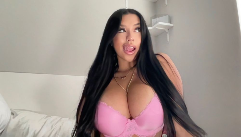 sariixo OnlyFans posting streamer