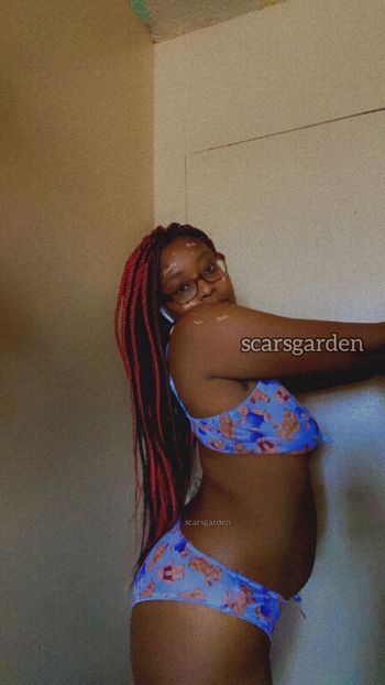 nude scarjai posting joi selfie