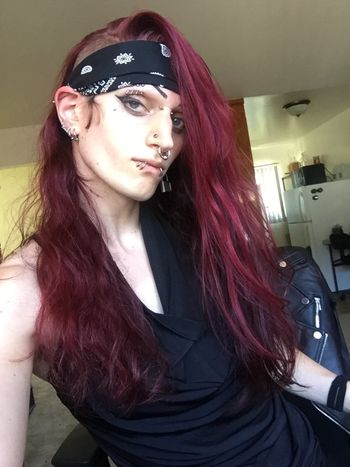 nude scarletanahita posting trans selfie