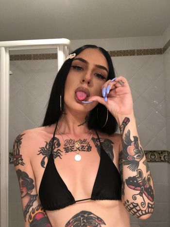 nude scorpiobaby91 showing dancing selfie