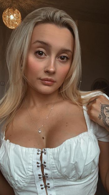 nude secretvip showing streamer selfie