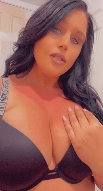 nude semtay posting latina selfie