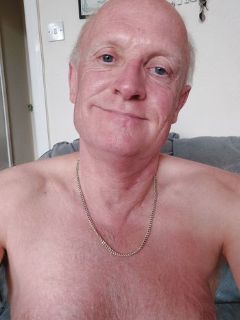 nude sexystuart doing messaging