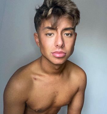 nude shaunguidice20 posting latina selfie