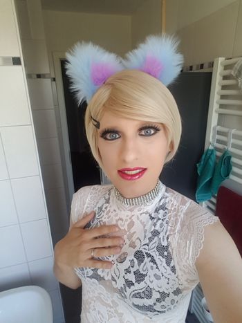 nude shinyjulia showing sissy selfie