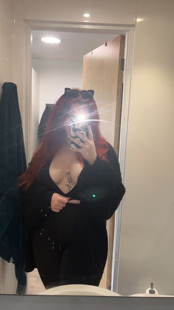 nude shortn_ginger recording curves selfie