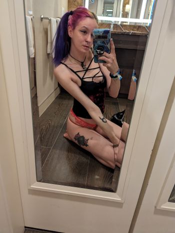 nude siearraleigh66 doing feet selfie