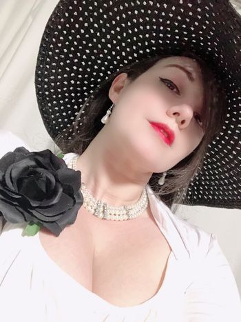 nude silvacosplay doing white selfie