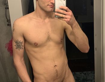 nude simonkelsey posting latina selfie