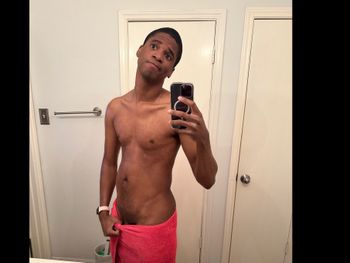 nude simplyjosh3 posting gay selfie