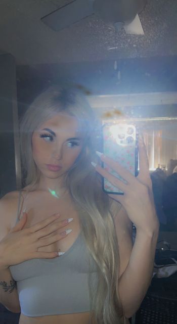 nude skylar_troutner streamer selfie