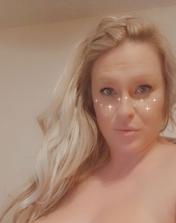 skylarhealix OnlyFans lesbian