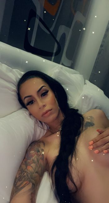 nude slim_danger posting latina selfie