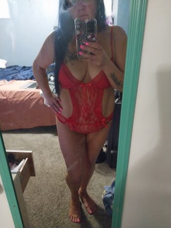 nude snowbunny401 showing messaging selfie