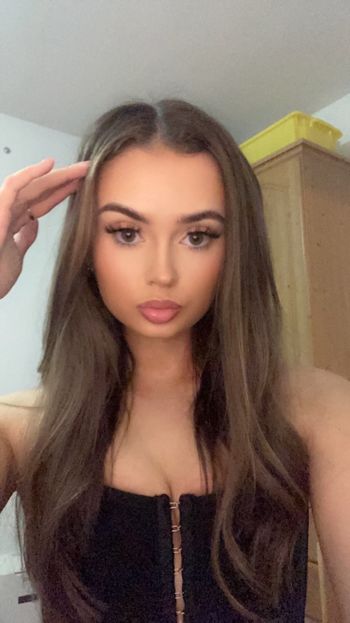 nude sofiahill164 posting femdom selfie