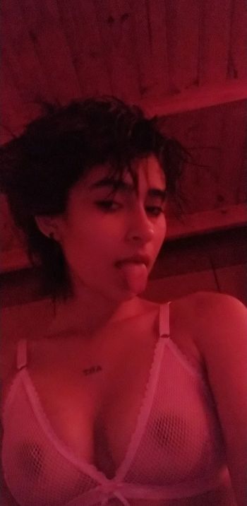 nude solchuwu posting latina selfie