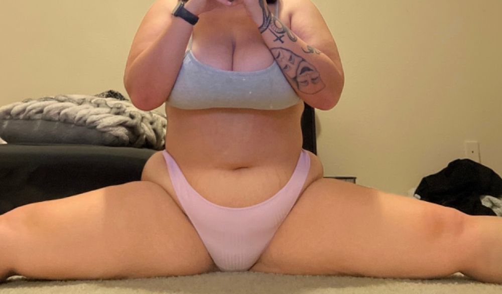 sophiacundiff.free OnlyFans showing dick rating