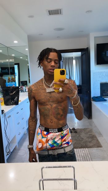 nude souljaboy posting ebony selfie