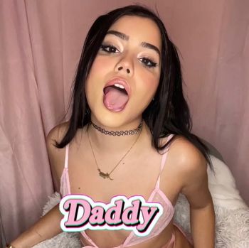 nude spicyrileyxo showing cfnm selfie