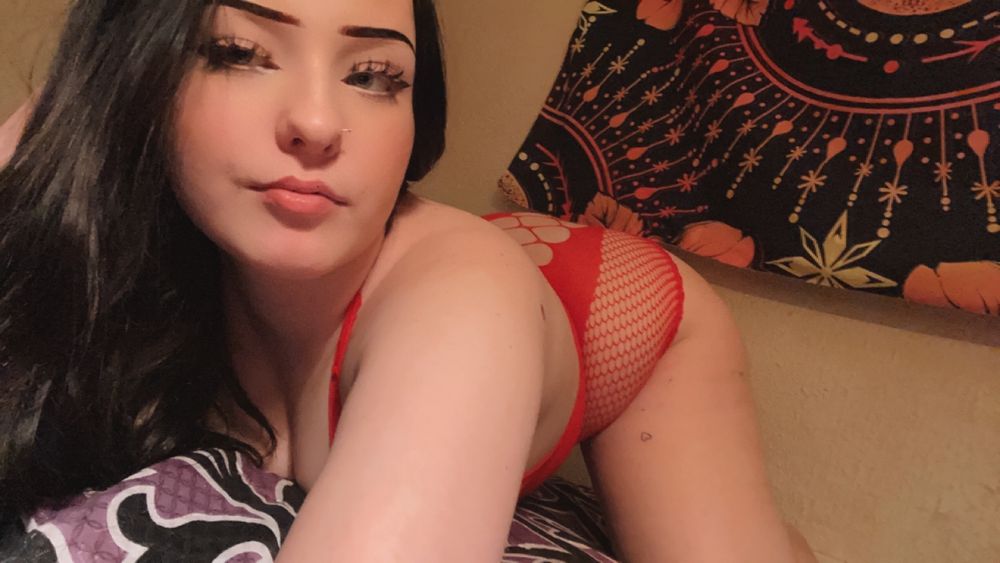 stargirlamber OnlyFans posting custom content