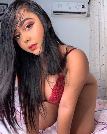 nude stefaniepaolaog posting streamer selfie