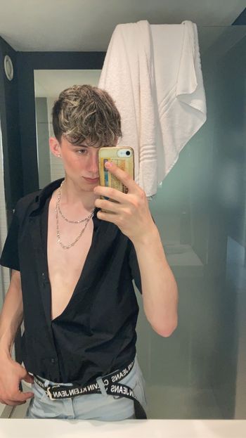 nude stevenfriess posting teen selfie