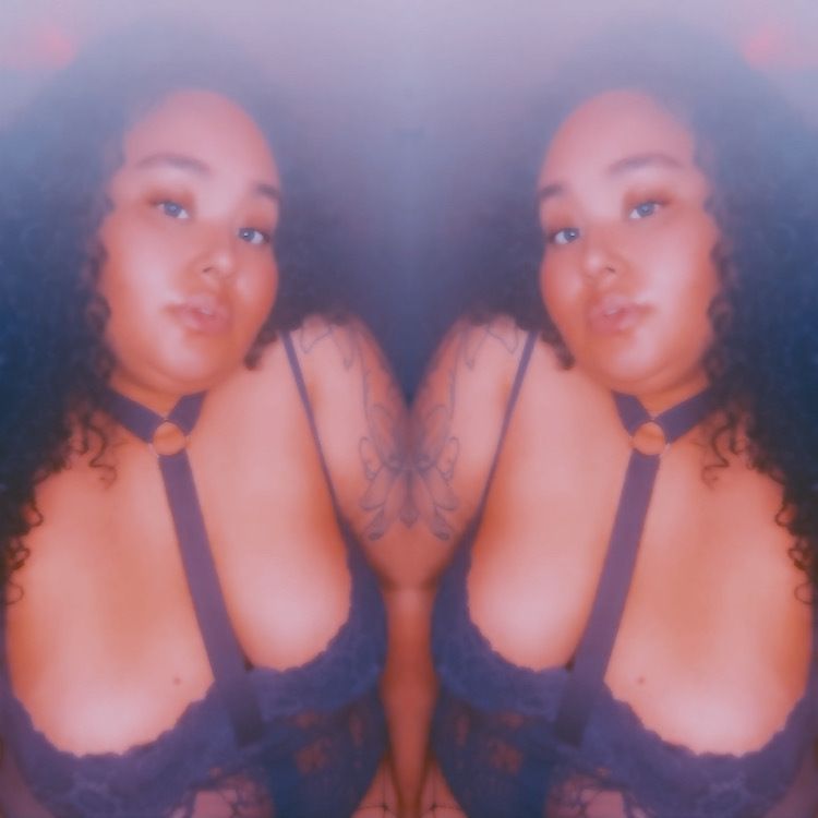 strokemypearl OnlyFans doing fetish