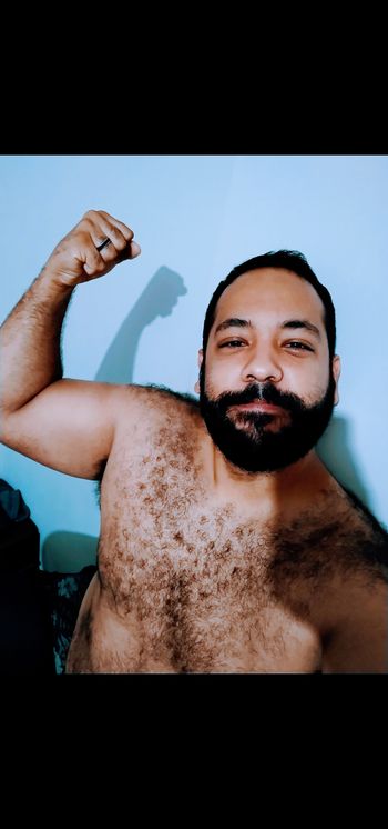 nude strongbearbraz showing custom content selfie