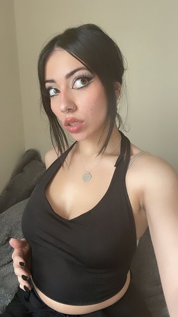 superskank OnlyFans latina selfie