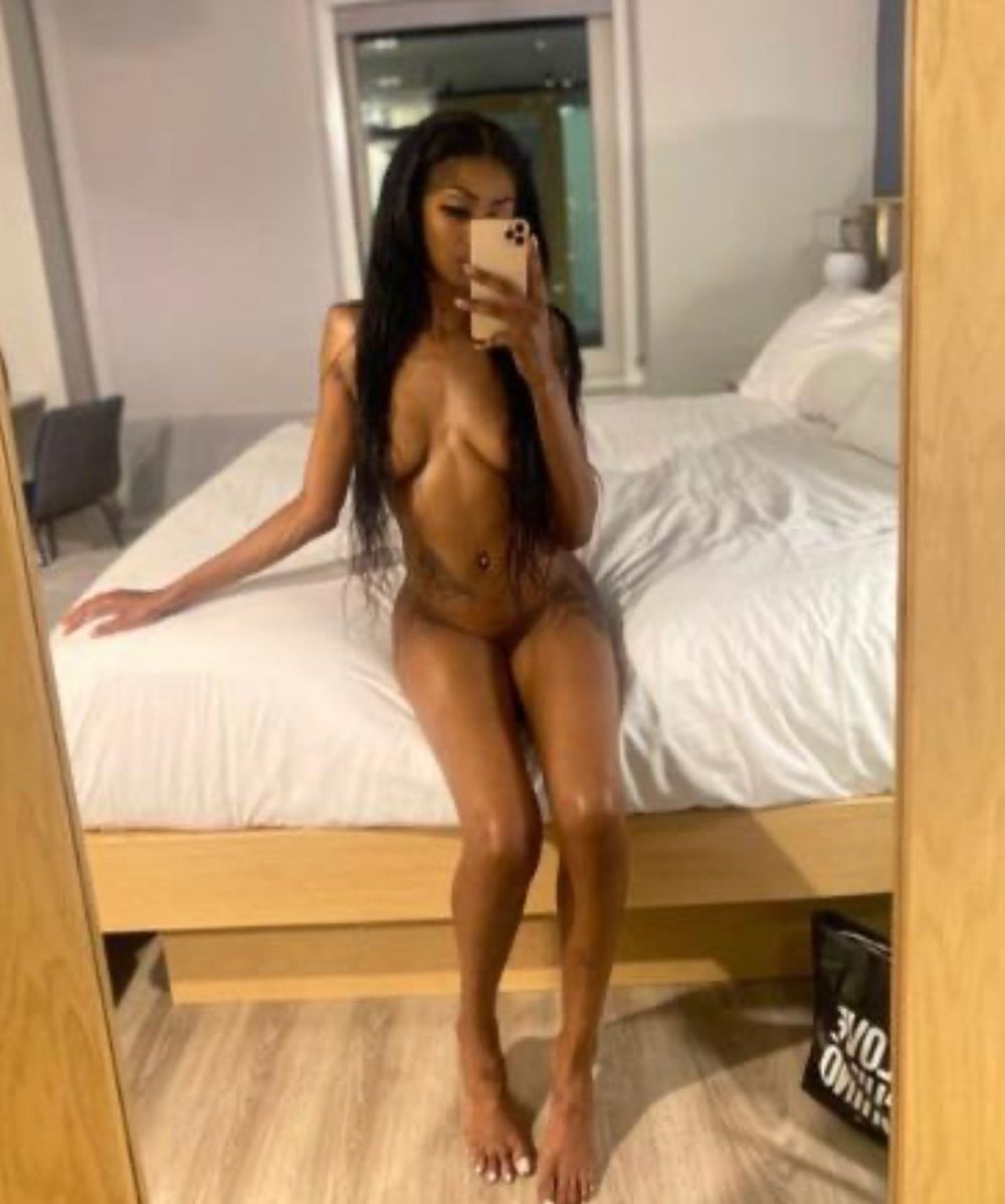 nude sweetbell32 leaking student selfie