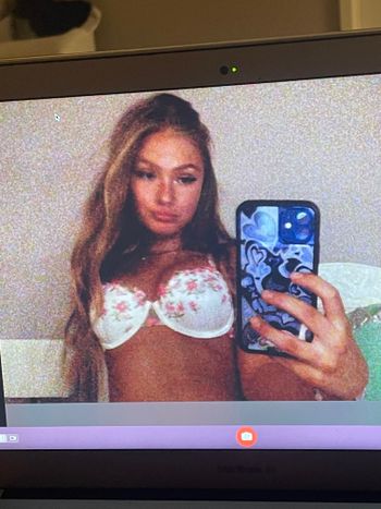 nude sxnicoleanderson doing latina selfie