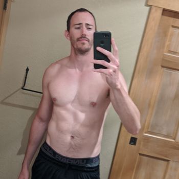 nude talljockdan doing messaging