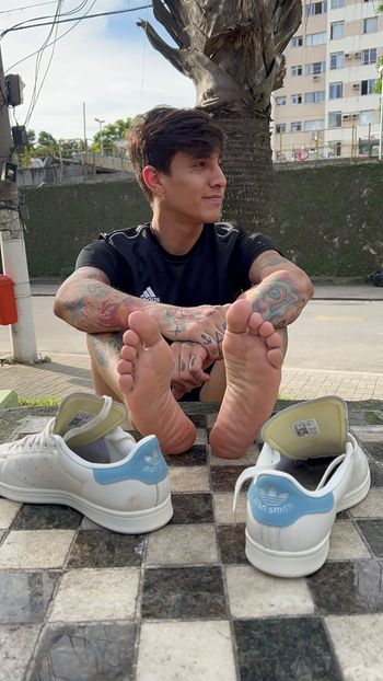 nude tattooboyfeet showing messaging selfie