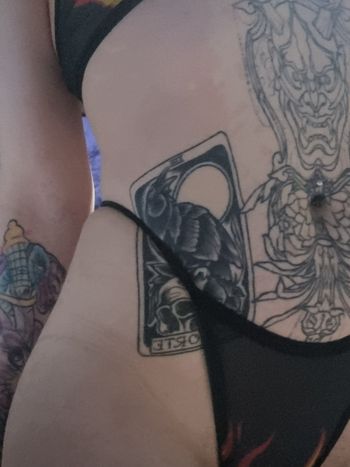 nude tattooedcarnage doing femdom