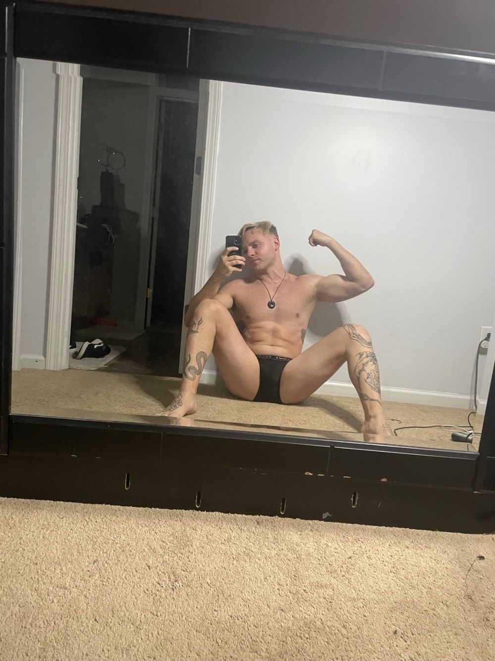 tattooedtwunk7.5 OnlyFans showing dick rating