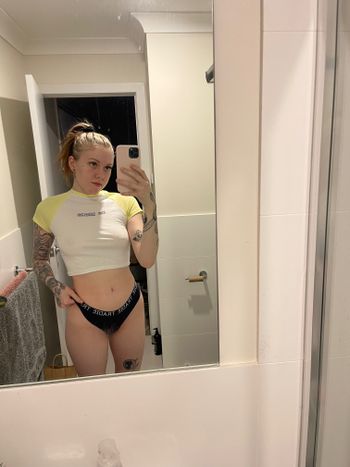 nude tay.b01 doing streamer selfie