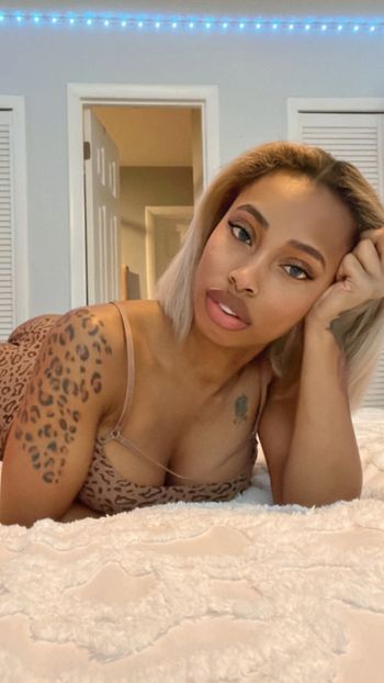 nude taylor_rayy showing united states selfie