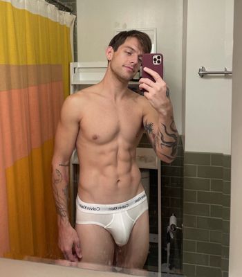 nude taytehanson showing latina selfie