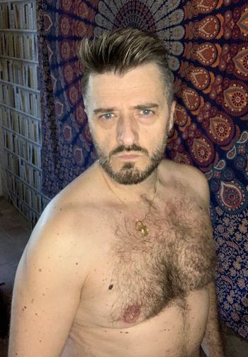 nude terryblake posting male selfie