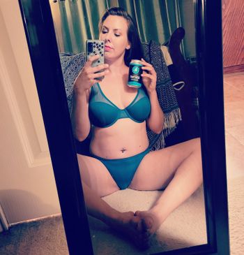 nude texasbeergirl showing lingerie selfie