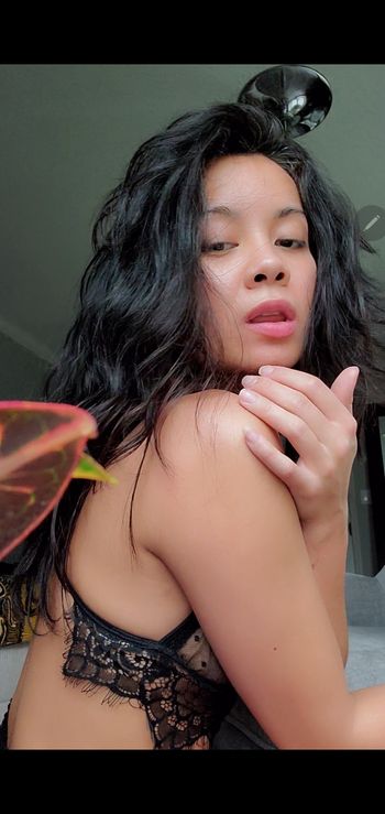 nude thandieoceane posting asian selfie