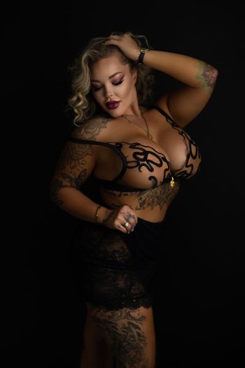 nude thecurvygoddess1 model