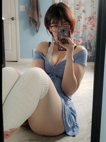 nude thekittyspooks showing nerd selfie