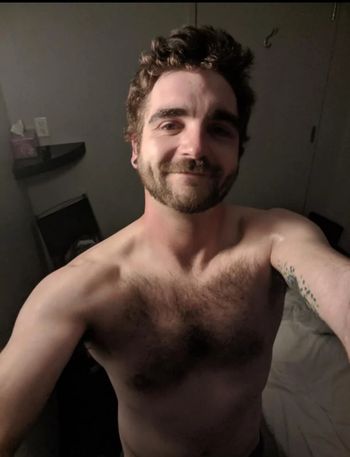 nude thematthatter doing male selfie