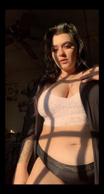 nude thevenuisangoddess leaking latina selfie