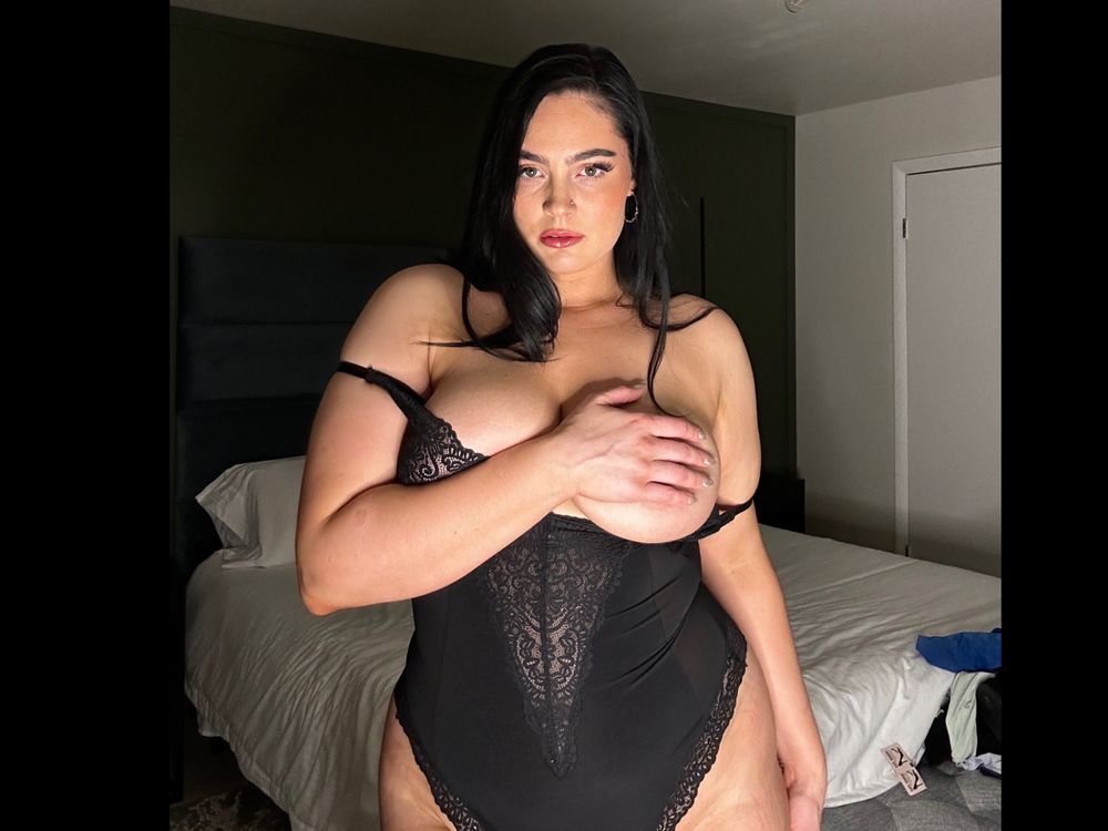 nude thickasapeach latina