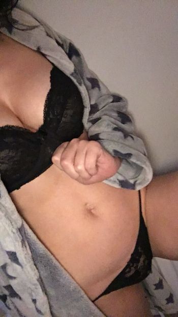 nude tigerlils69 doing latina selfie